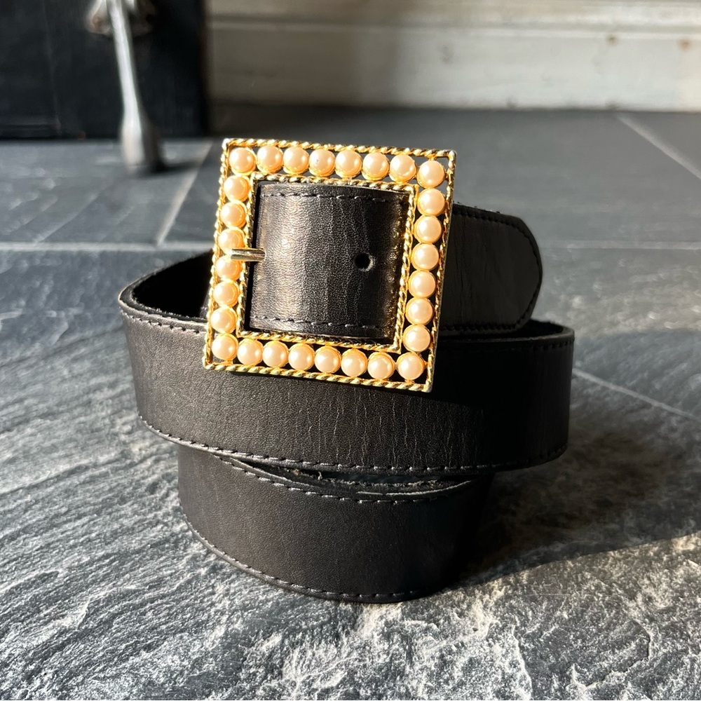Vintage 90’s Express Compagnie Internationale Black Leather & Pearl Buckle Belt